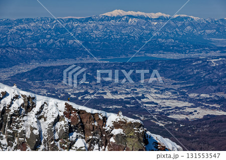 八ヶ岳連峰・硫黄岳の火口壁と乗鞍岳・諏訪湖 131553547