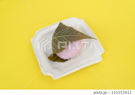 春の和菓子 桜餅 春の和菓子 桜餅 131553812