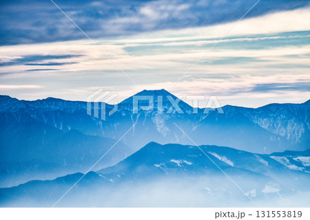 冬の木曽駒ヶ岳より富士山を望む 冬の木曽駒ヶ岳より富士山を望む 131553819
