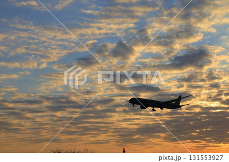 朝日に染まる雲 131553927