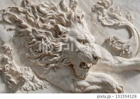 壁に彫られたライオンの立体壁画 131554129
