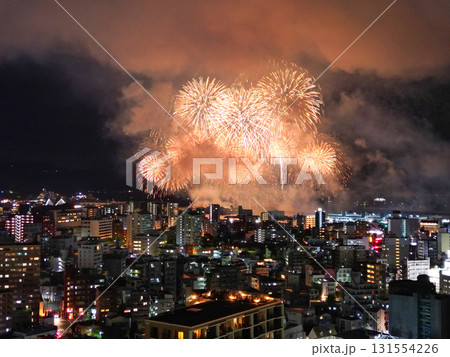 鹿児島の夜空を彩る錦江湾サマーナイト花火大会の空撮 鹿児島の夜空を彩る錦江湾サマーナイト花火大会の空撮 131554226