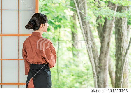 老舗の温泉旅館・高級旅館・宿坊で働く仲居さん・女将さん 131555368