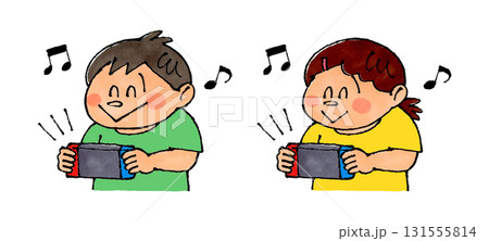 ゲームをする子供 ゲームをする子供 131555814