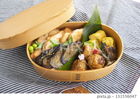 体にやさしい曲げわっぱのお弁当 体にやさしい曲げわっぱのお弁当 131556047
