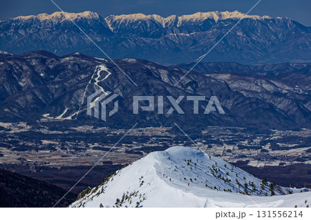 冬の八ヶ岳連峰・硫黄岳から見る赤岩ノ頭と中央アルプス 冬の八ヶ岳連峰・硫黄岳から見る赤岩ノ頭と中央アルプス 131556214