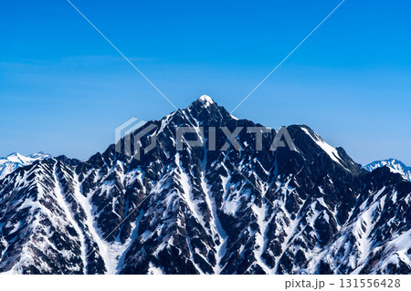 奥大日岳の山頂から見る剱岳　残雪期の北アルプス奥大日岳登山 131556428