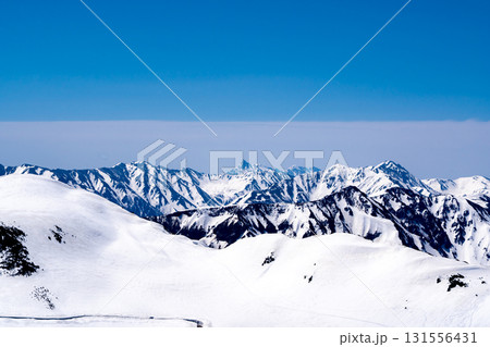 奥大日岳の山頂から見る槍ヶ岳と奥穂高岳　残雪期の北アルプス奥大日岳登山 131556431