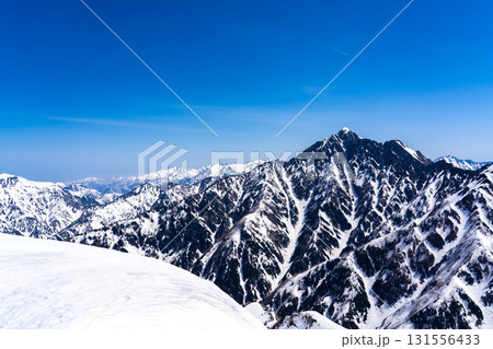 奥大日岳の山頂から見る剱岳と早月尾根　残雪期の北アルプス奥大日岳登山 131556433