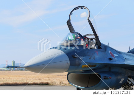 駐機場の航空自衛隊F-2戦闘機 駐機場の航空自衛隊F-2戦闘機 131557122