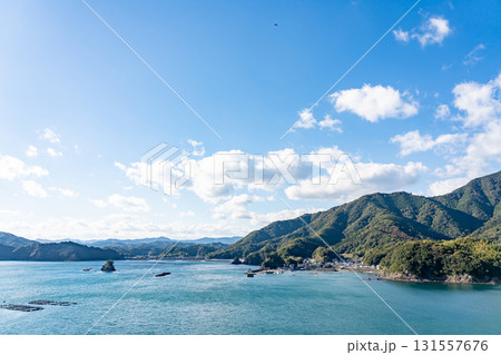 三重県南伊勢町 中ノ磯展望台からの秋の贄湾と慥柄漁港の眺め 三重県南伊勢町 中ノ磯展望台からの秋の贄湾と慥柄漁港の眺め 131557676