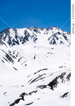 奥大日岳の登山道から見る立山連峰の雄山、大汝山 残雪期の北アルプス奥大日岳登山 奥大日岳の登山道から見る立山連峰の雄山、大汝山 残雪期の北アルプス奥大日岳登山 131558161