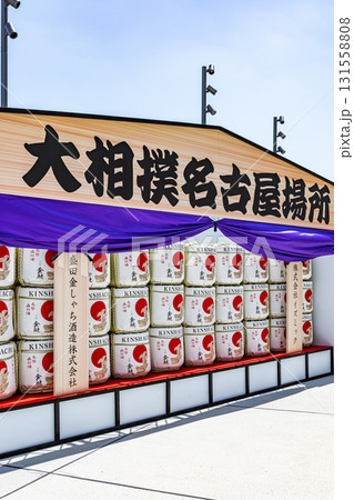 大相撲名古屋場所入り口に見る樽飾り 大相撲名古屋場所入り口に見る樽飾り 131558808