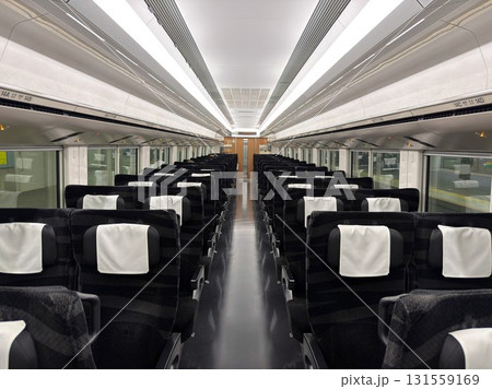 新幹線の車内 131559169