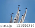青空を飛行するブルーインパルス 131559219