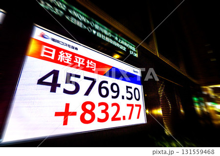 日本の東京都市景観最高値更新・4万5769円50銭。株価/終値=10月3日、日本橋兜町 日本の東京都市景観最高値更新・4万5769円50銭。株価/終値=10月3日、日本橋兜町 131559468