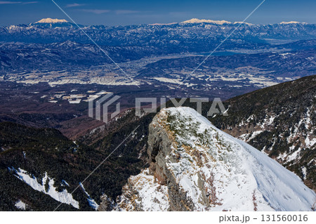 冬の八ヶ岳連峰・横岳稜線から見る大同心と御嶽・乗鞍岳 冬の八ヶ岳連峰・横岳稜線から見る大同心と御嶽・乗鞍岳 131560016