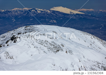 冬の八ヶ岳連峰・横岳から見る浅間山 冬の八ヶ岳連峰・横岳から見る浅間山 131562304