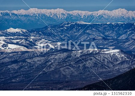 冬の八ヶ岳連峰・横岳から見る剱・立山連峰と後立山連峰 131562310