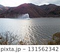 紅葉を迎えた七ヶ宿湖 131562342