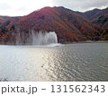 紅葉を迎えた七ヶ宿湖 131562343
