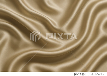金色のシルク布の背景｜高級感・エレガントな素材テクスチャ 131565717