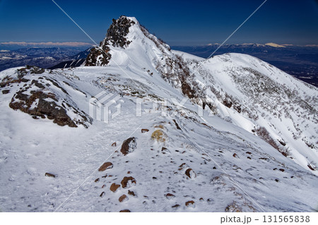三叉峰から見る冬の八ヶ岳連峰・横岳と白馬連峰・浅間山 131565838