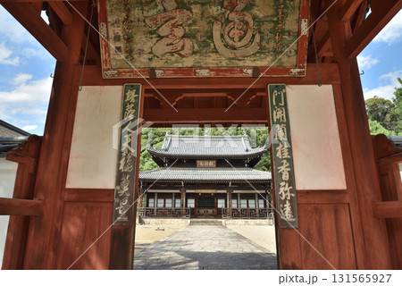 萬福寺 通玄門から見える開山堂(京都府宇治市) 萬福寺 通玄門から見える開山堂(京都府宇治市) 131565927