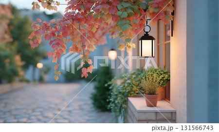 秋の紅葉に包まれた静かな洋館の出窓 131566743