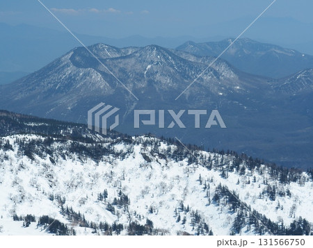 火打山から望む残雪の黒姫山と飯縄山 131566750