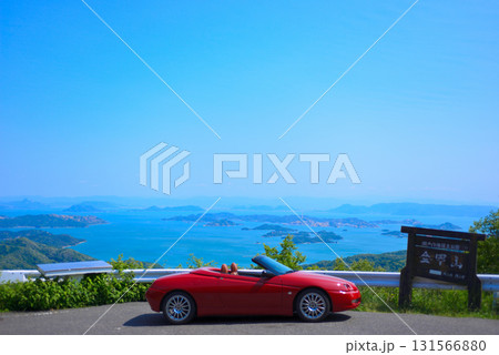 海と空とオープンカー 131566880