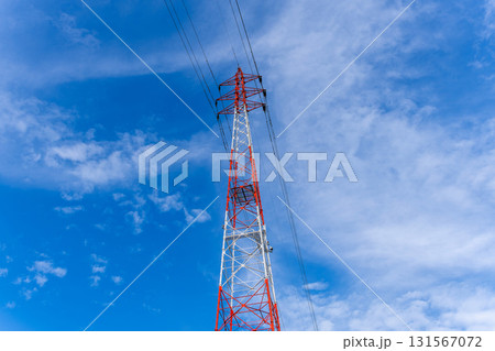 空に伸びる鉄塔 131567072
