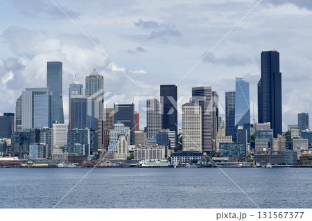 シアトルのビル群 131567377