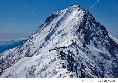 冬の八ヶ岳連峰・赤岳 冬の八ヶ岳連峰・赤岳 131567536