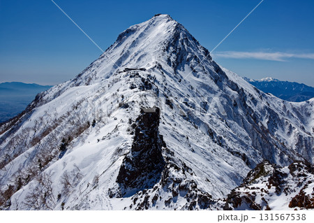 冬の八ヶ岳連峰・赤岳 冬の八ヶ岳連峰・赤岳 131567538