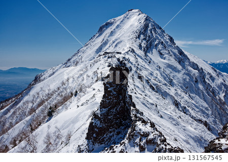 冬の八ヶ岳連峰・赤岳 冬の八ヶ岳連峰・赤岳 131567545