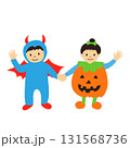 ハロウィンの仮装をした男の子と女の子 131568736