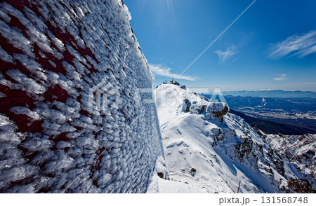 冬の八ヶ岳連峰・赤岳山頂と山小屋のエビのしっぽ 冬の八ヶ岳連峰・赤岳山頂と山小屋のエビのしっぽ 131568748