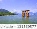 日本三景のひとつである嚴島神社の大鳥居（広島県廿日市市宮島町） 131569577