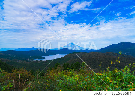 箱根から見える富士山と蘆ノ湖 131569594