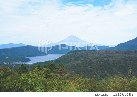 箱根から見える富士山と蘆ノ湖 131569598