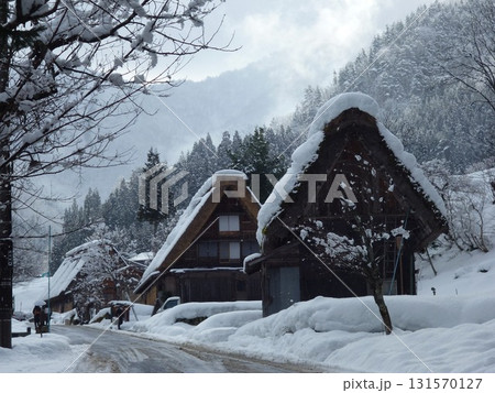 冬の白川郷。 冬の白川郷。 131570127