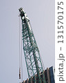 青空に伸びるクレーン 131570175
