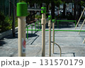 公園の鉄棒のある風景 131570179