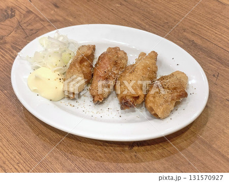 鶏皮餃子　鶏皮ぎょうざ　鶏皮巻　鶏皮料理 131570927