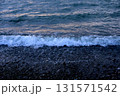海岸の波打ち際　洗われる石　砕ける波　日本海 131571542
