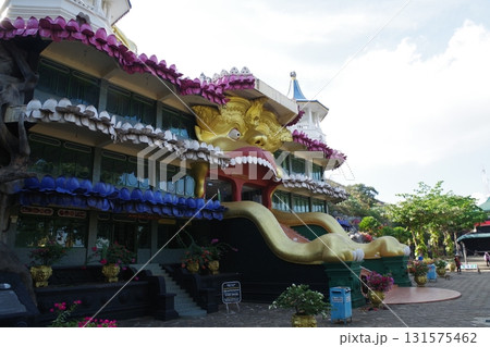 スリランカ　世界遺産ランギリ・ダンブッラの石窟寺院 131575462