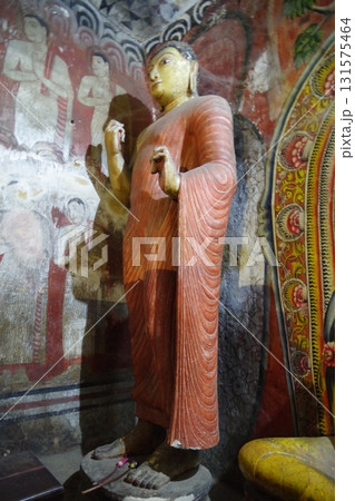 スリランカ 世界遺産ランギリ・ダンブッラの石窟寺院 スリランカ 世界遺産ランギリ・ダンブッラの石窟寺院 131575464