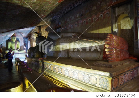 スリランカ 世界遺産ランギリ・ダンブッラの石窟寺院 スリランカ 世界遺産ランギリ・ダンブッラの石窟寺院 131575474