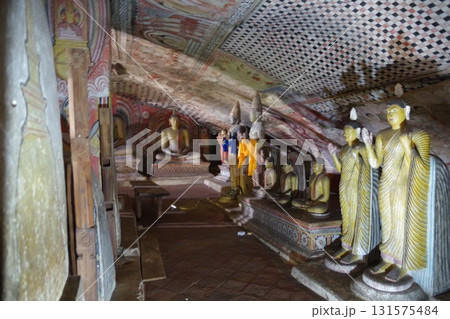 スリランカ 世界遺産ランギリ・ダンブッラの石窟寺院 スリランカ 世界遺産ランギリ・ダンブッラの石窟寺院 131575484